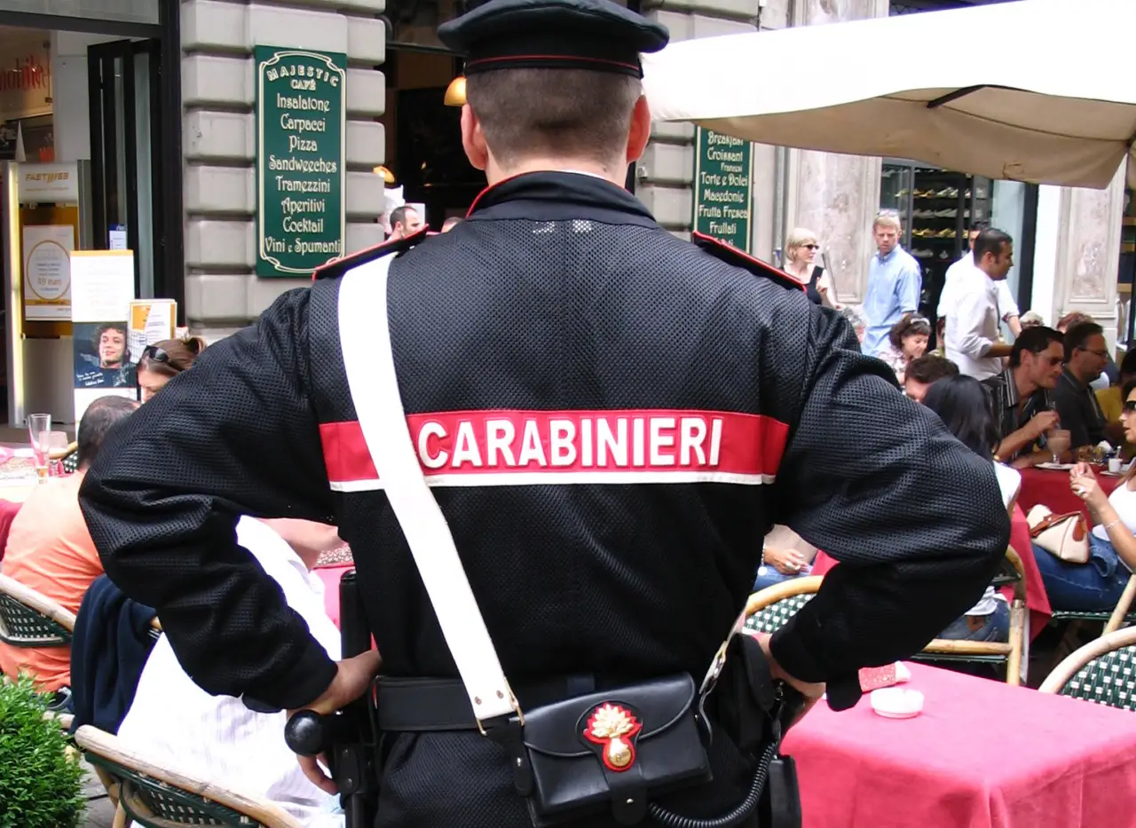 Arruolarsi nella polizia locale: stipendio iniziale e opportunità di carriera Arruolarsi nella polizia locale: stipendio iniziale e opportunità di carriera