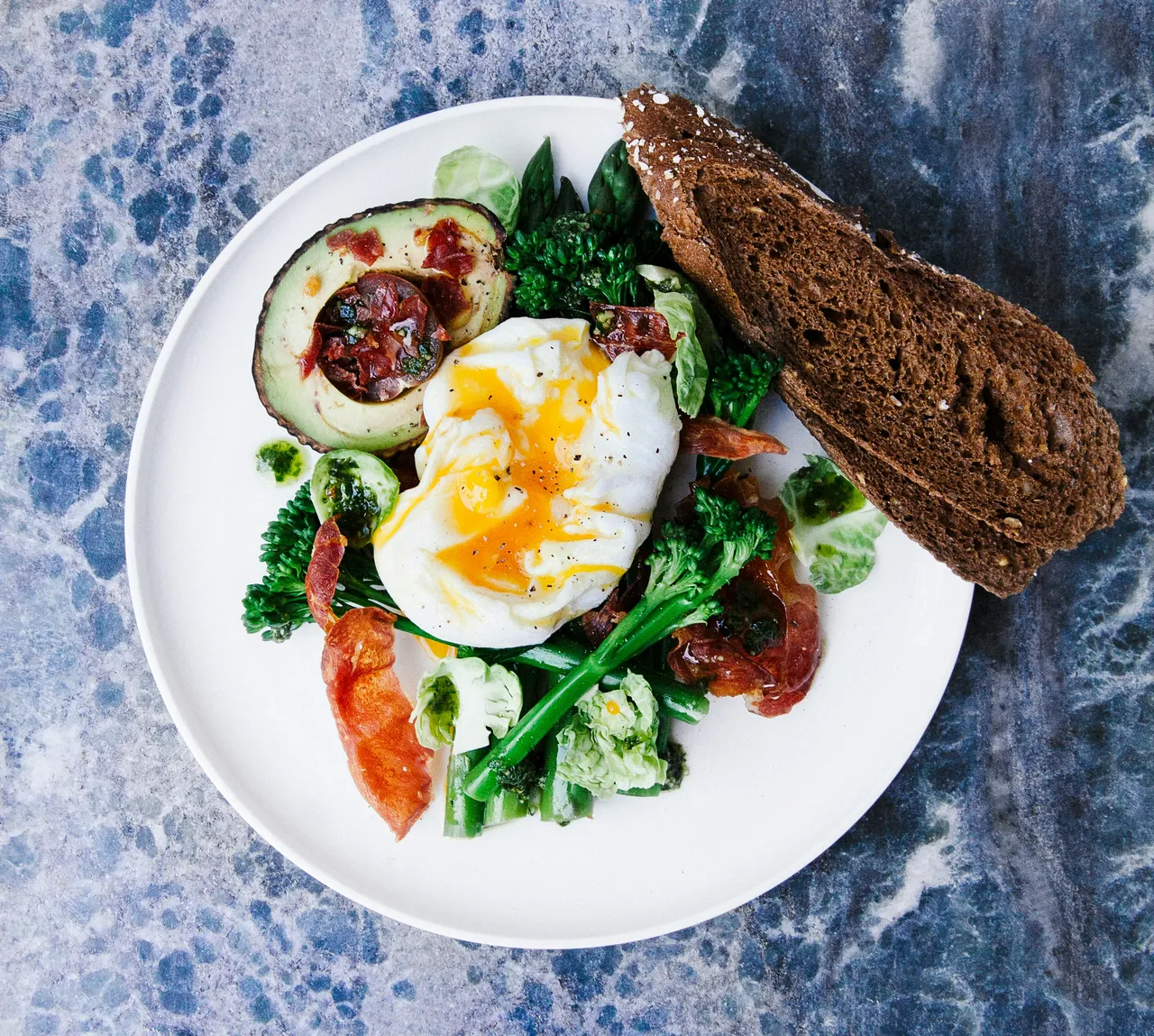 Colazione salata: quali alimenti aiutano ad abbassare la glicemia al risveglio Colazione salata: quali alimenti aiutano ad abbassare la glicemia al risveglio