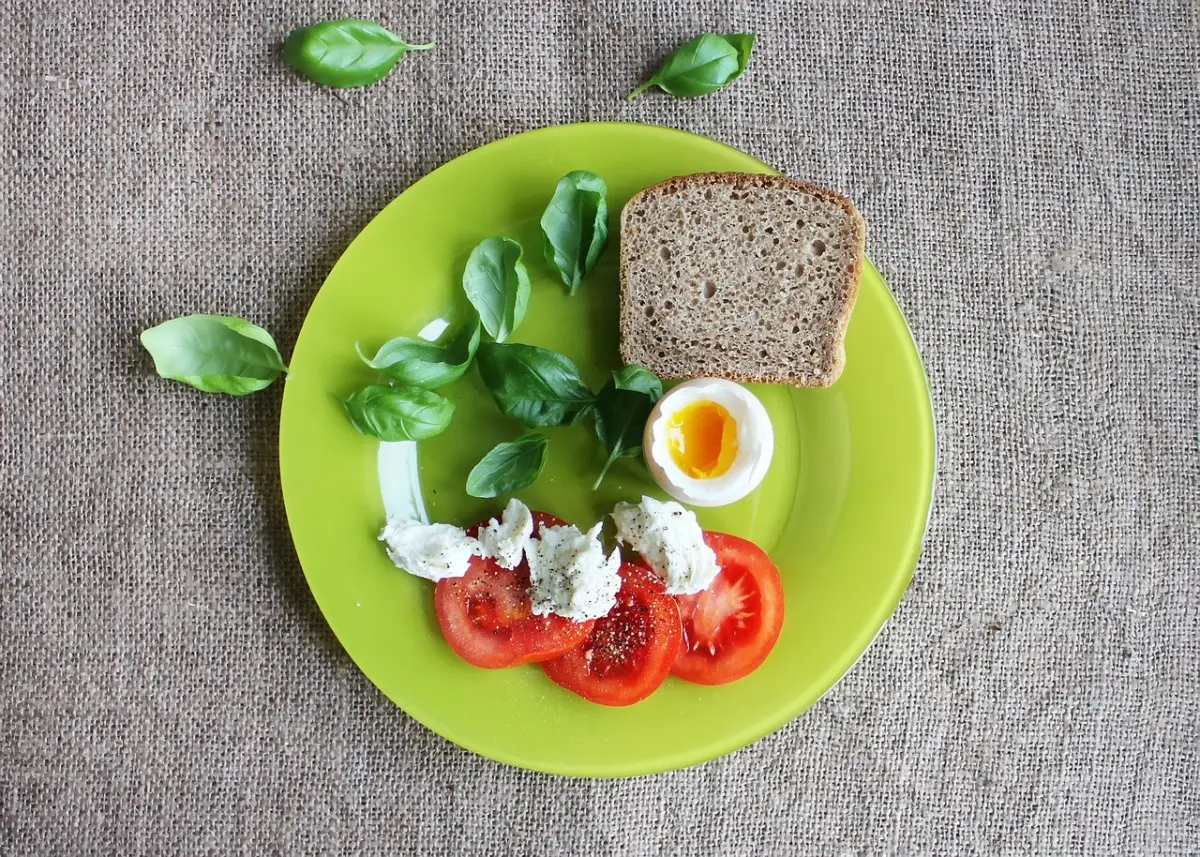 Colazione salata: quali alimenti aiutano ad abbassare la glicemia al risveglio Colazione salata: quali alimenti aiutano ad abbassare la glicemia al risveglio