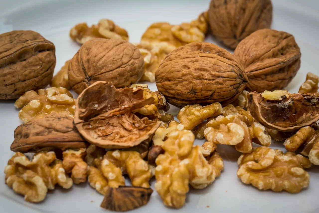 Colazione ricca di fibre: i benefici delle noci per valori glicemici stabili ogni giorno Colazione ricca di fibre: i benefici delle noci per valori glicemici stabili ogni giorno